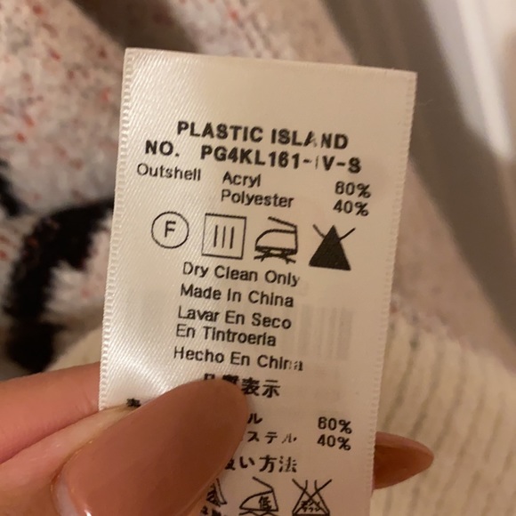 Plastic Island Oversized Kitten Sweater - Picture 6 of 7
